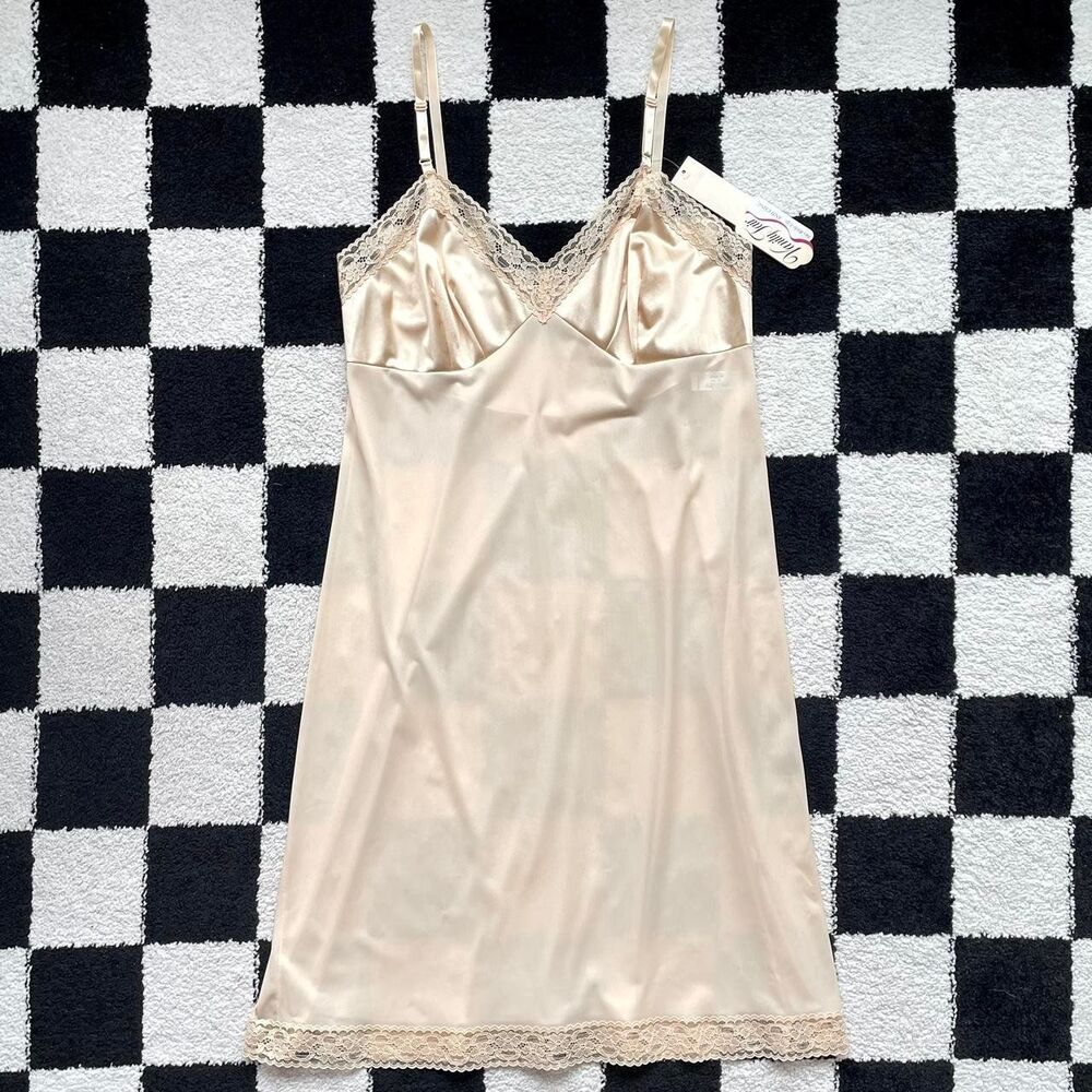 NWT Vintage Vanity Fair Slip Dress M